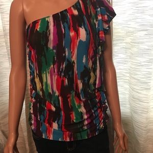 Color one-sleeve top